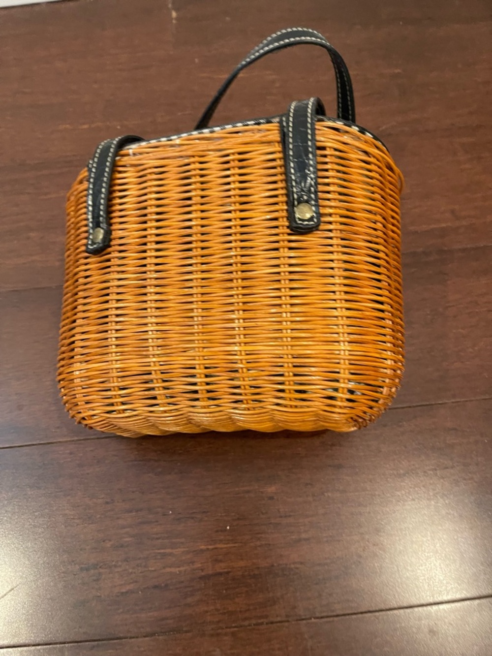 picnic style woven bag - Picture 3 of 7